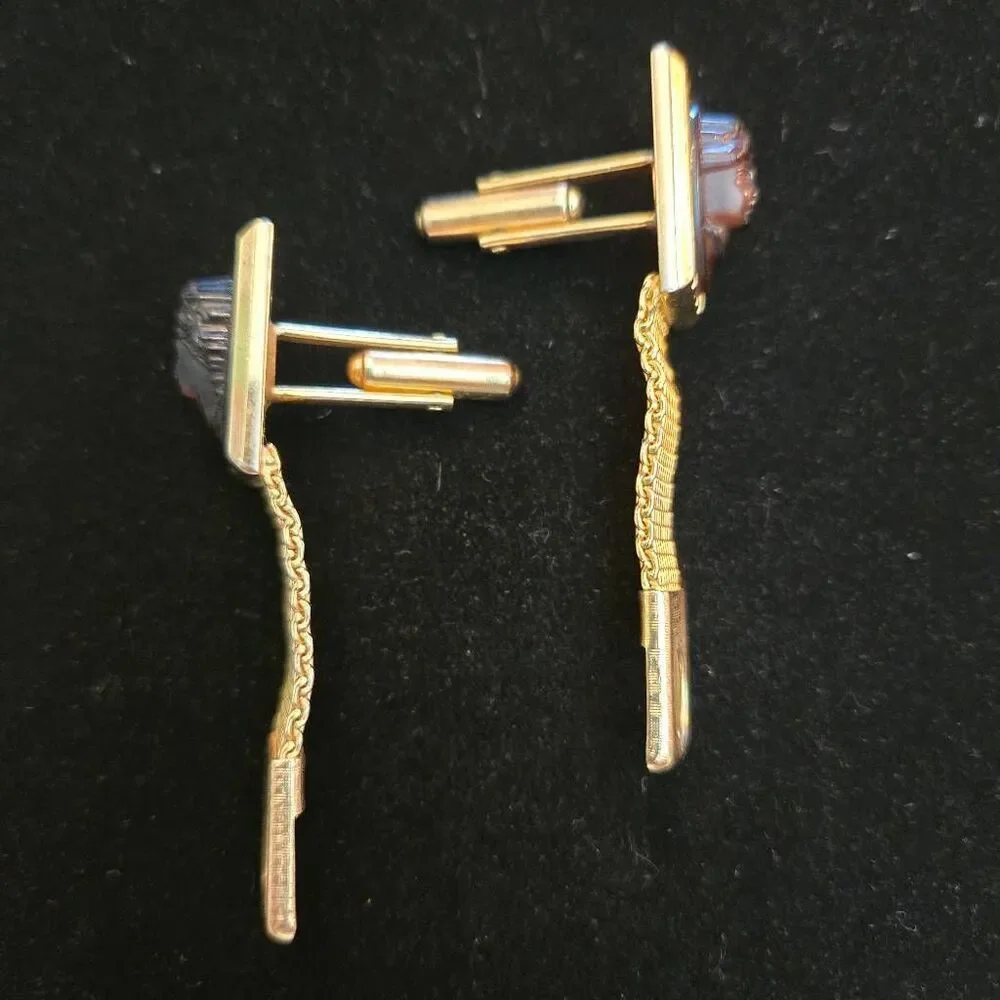 Vintage Hickok Gold tone with Cameo Wrap Around Cufflinks